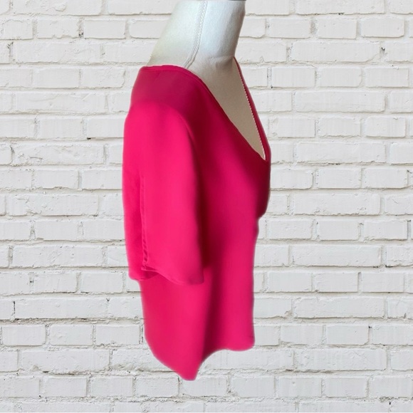 ⭐️3 for $15 EVERLY for Francesca’s Hot Pink cold shoulder Blouse size Medium NEW - Picture 4 of 8
